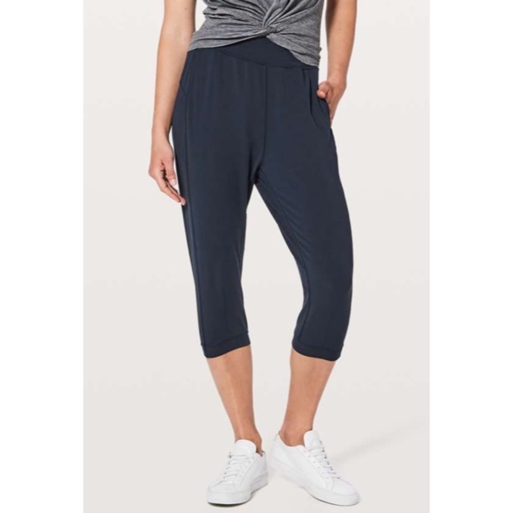Lululemon Womens Nulu Rejuvenate Crop 18" True Navy Blue Pants W6AM9S EUC Size 6